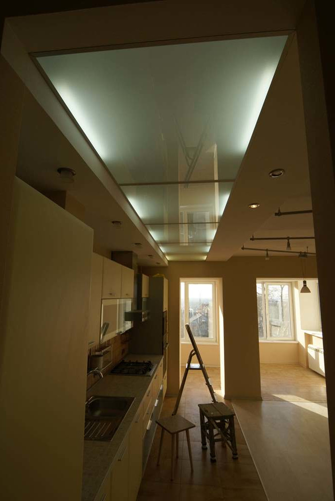 2_потолок полотно с подсветкой светильник стекло матовое